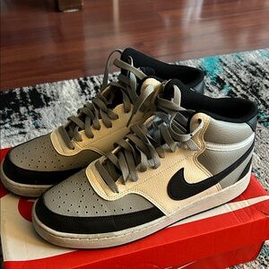 Nike Men's Cream and Black Sneakers